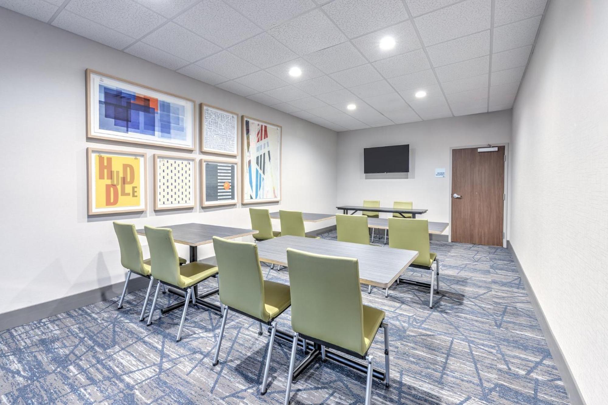 Holiday Inn Express & Suites Moore By Ihg Exterior foto